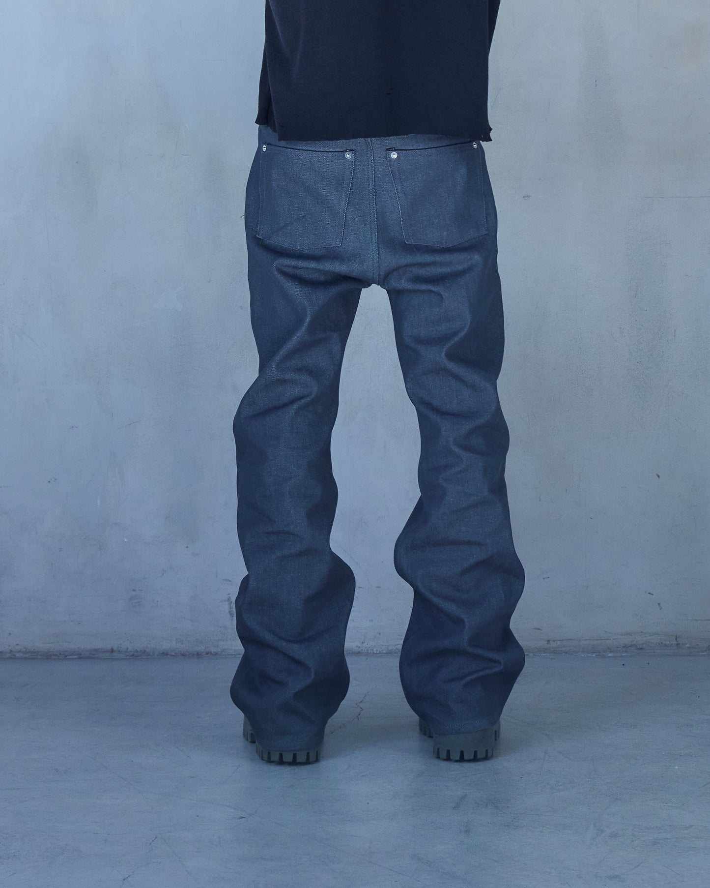 BASE0.3-CHARCOAL-14OZ RAW DENIM (OVERSTOCK)