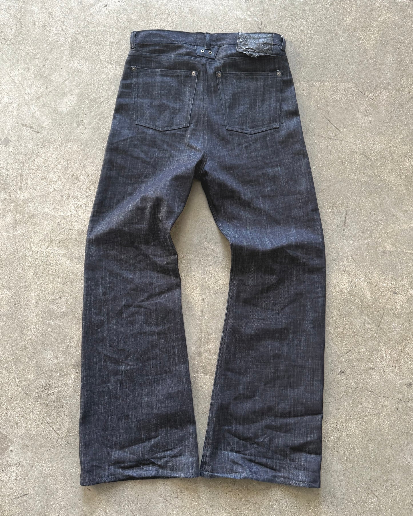 BASE 0.2 - DRK INDIGO SLB - BOOTCUT RAW DENIM