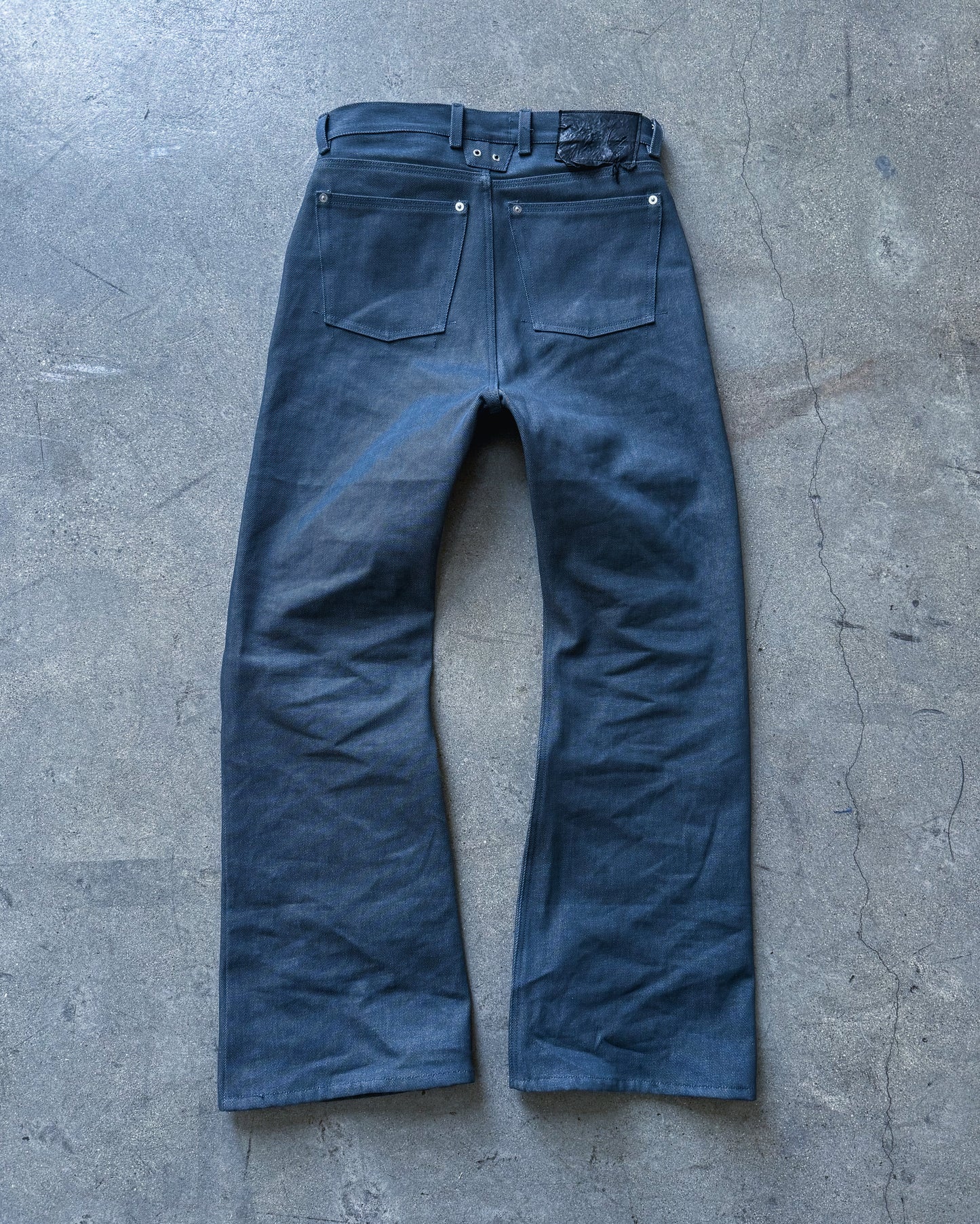 BASE0.3-CHARCOAL-14OZ RAW DENIM (OVERSTOCK)